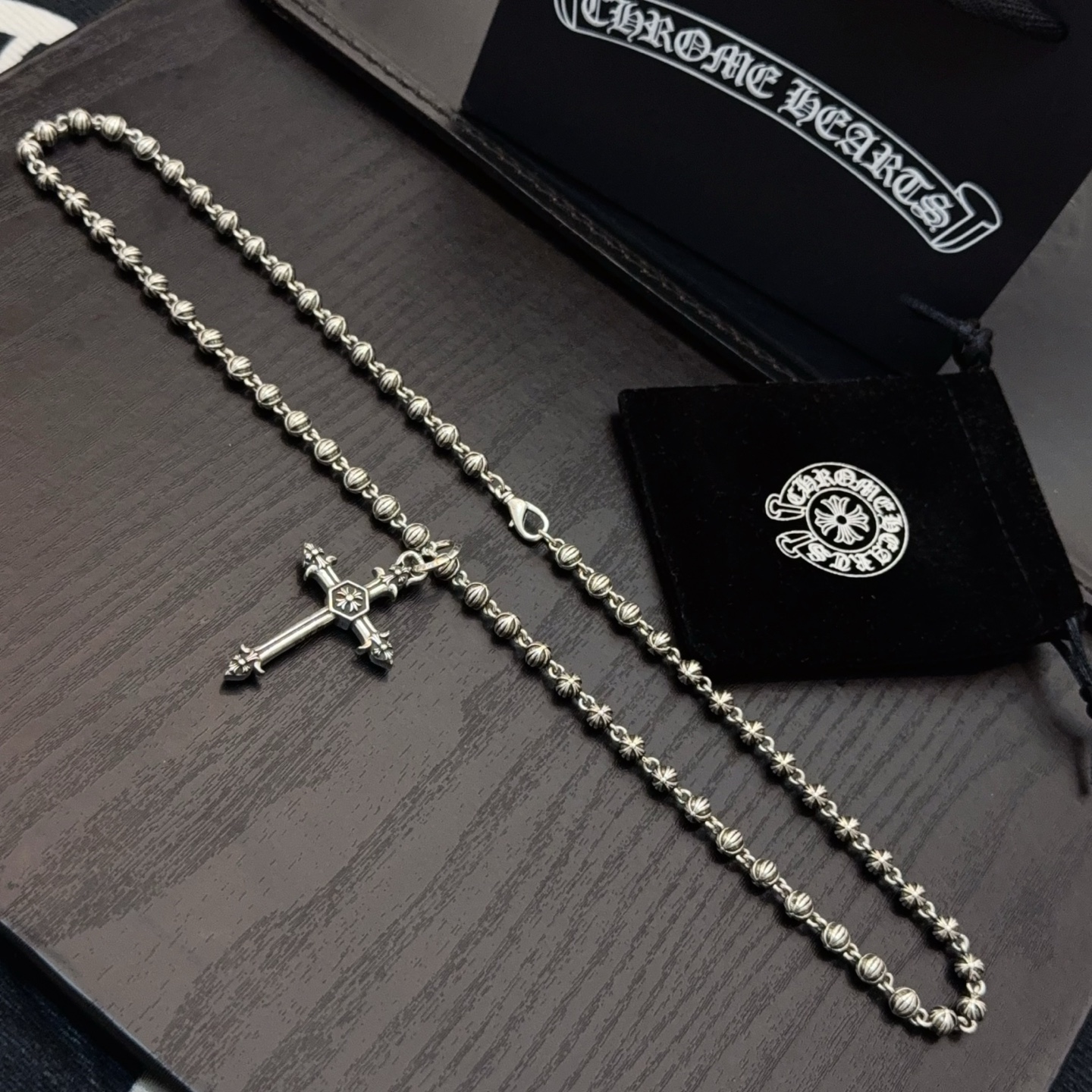   新款【专柜品质】Chrome Hearts克罗心十字花球项链 十字架吊坠 凹凸造型不同的花纹设计风格