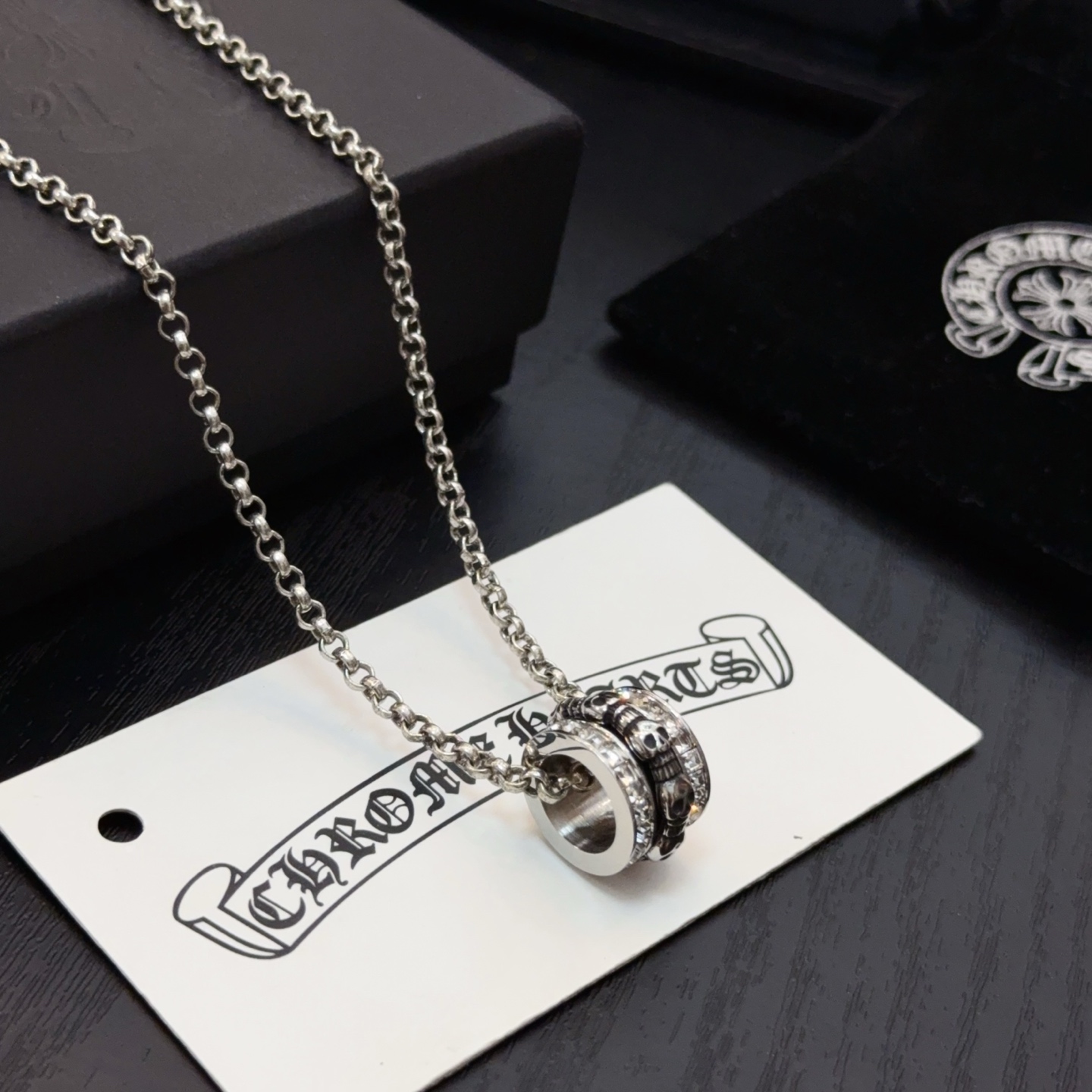   新款【专柜品质】Chrome Hearts克罗心骷髅头项链，凹凸造型不同的花纹设计风格 呈现出与众不
