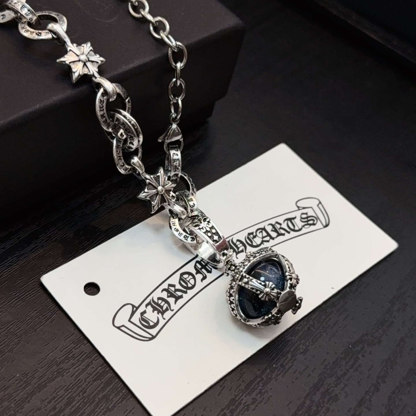    新款【专柜品质】Chrome Hearts克罗心十字架星球项链 凹凸造型不同的花纹设计风格 呈现出
