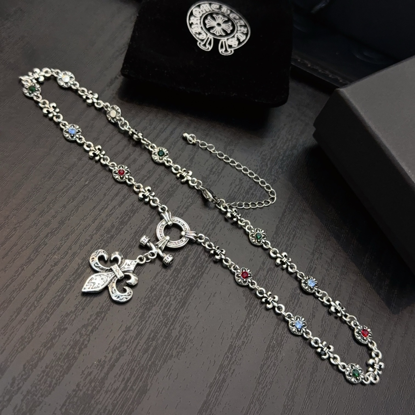  新款【专柜品质】Chrome Hearts克罗心童军花彩钻项链 。凹凸造型不同的花纹设计风格 呈现出与