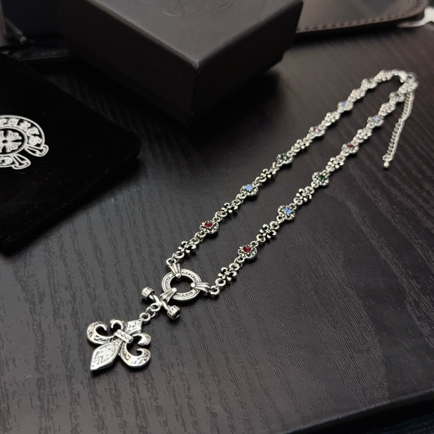  新款【专柜品质】Chrome Hearts克罗心童军花彩钻项链 。凹凸造型不同的花纹设计风格 呈现出与