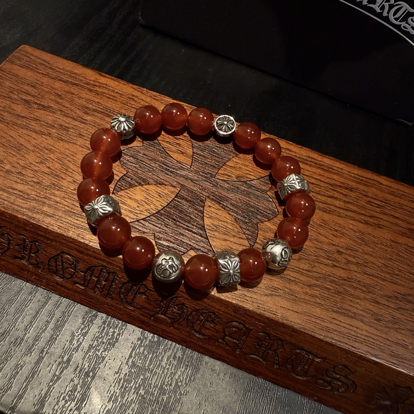  新款【专柜品质】Chrome Hearts克罗心经典复古多元素手链手串，凹凸造型不同的花纹设计风格 呈