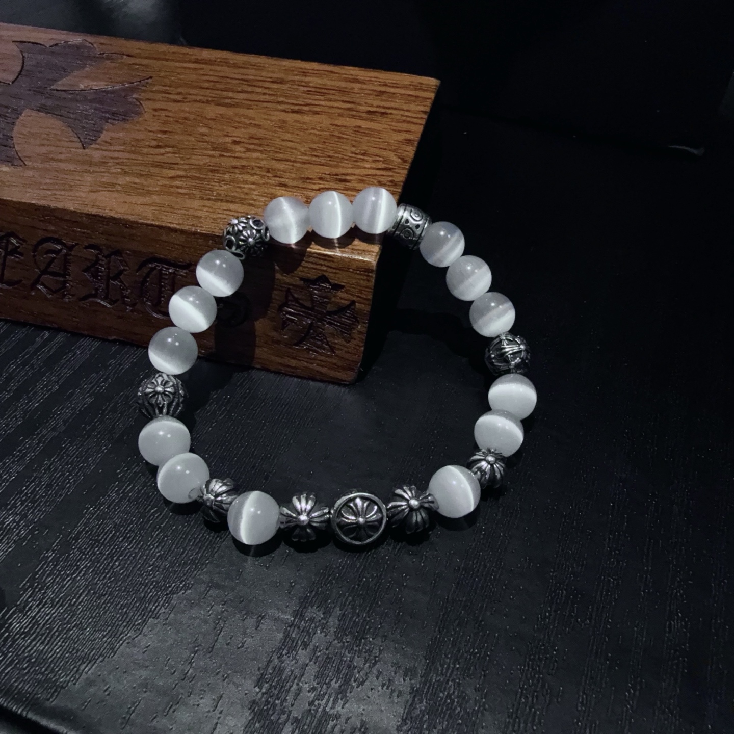  新款【专柜品质】Chrome Hearts克罗心经典复古多元素手链手串，凹凸造型不同的花纹设计风格 呈