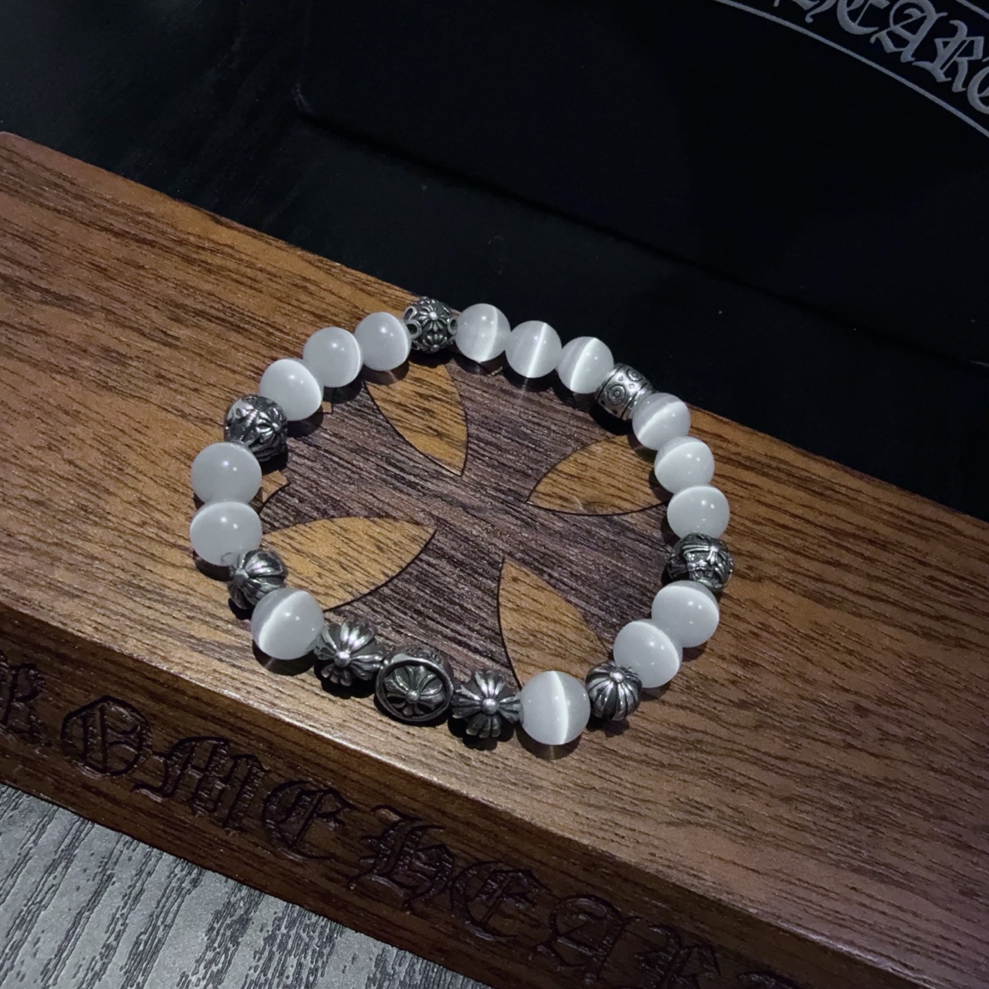  新款【专柜品质】Chrome Hearts克罗心经典复古多元素手链手串，凹凸造型不同的花纹设计风格 呈