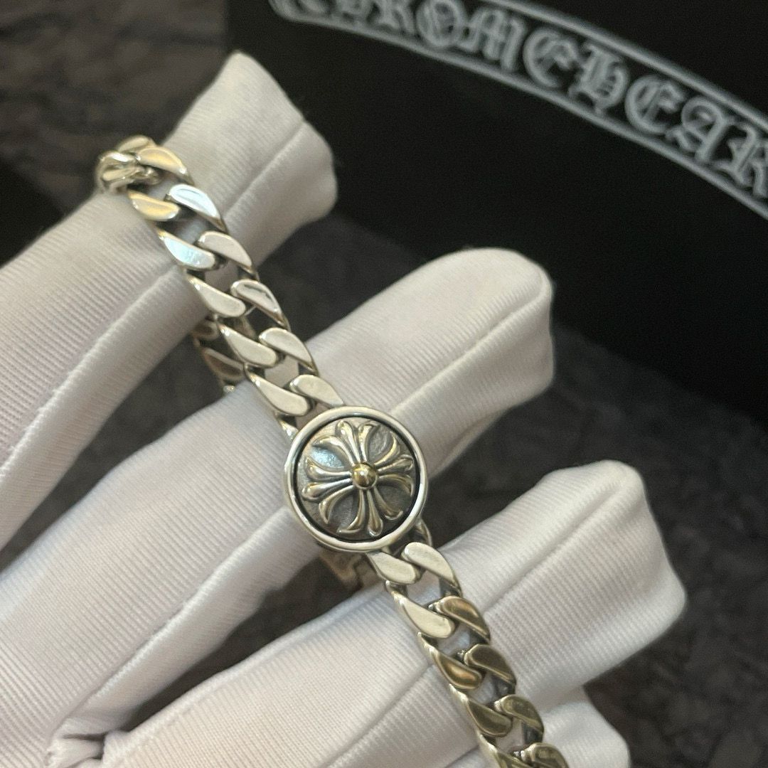 批 新款【专柜品质】Chrome Hearts克罗灵动马蹄印手链，凹凸造型不同的花纹设计风格呈现出与众不