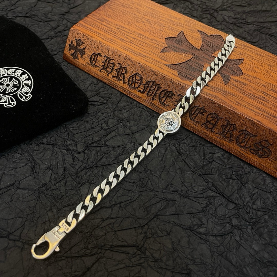 批 新款【专柜品质】Chrome Hearts克罗灵动马蹄印手链，凹凸造型不同的花纹设计风格呈现出与众不