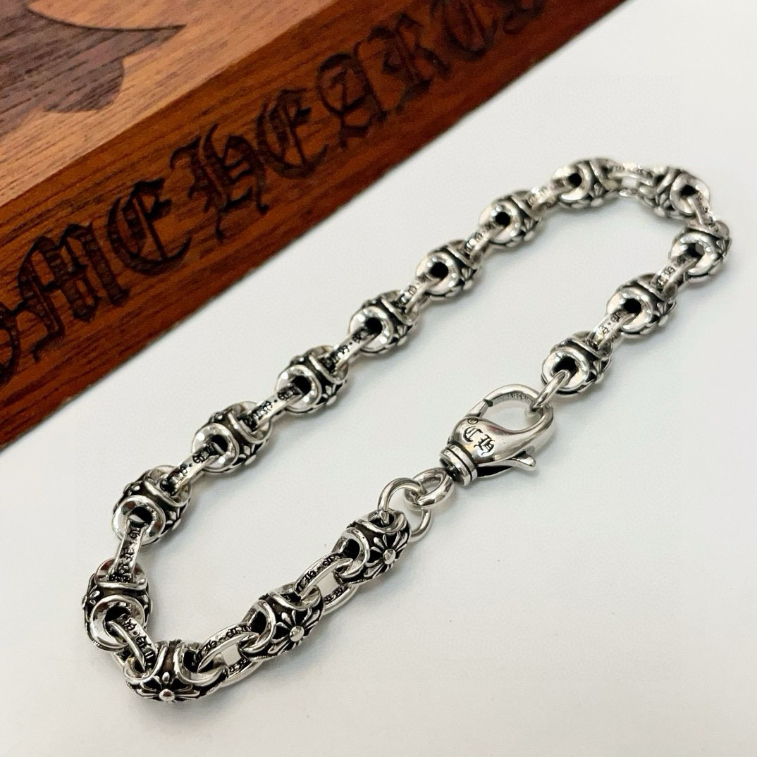    新款【专柜品质】Chrome Hearts克罗心经典复古多元素十字架手串手链 凹凸造型不同的花纹设