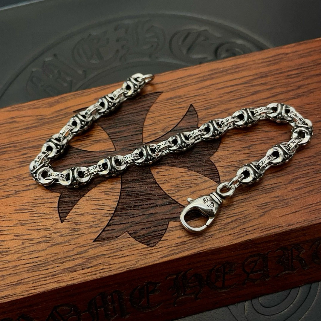    新款【专柜品质】Chrome Hearts克罗心经典复古多元素十字架手串手链 凹凸造型不同的花纹设