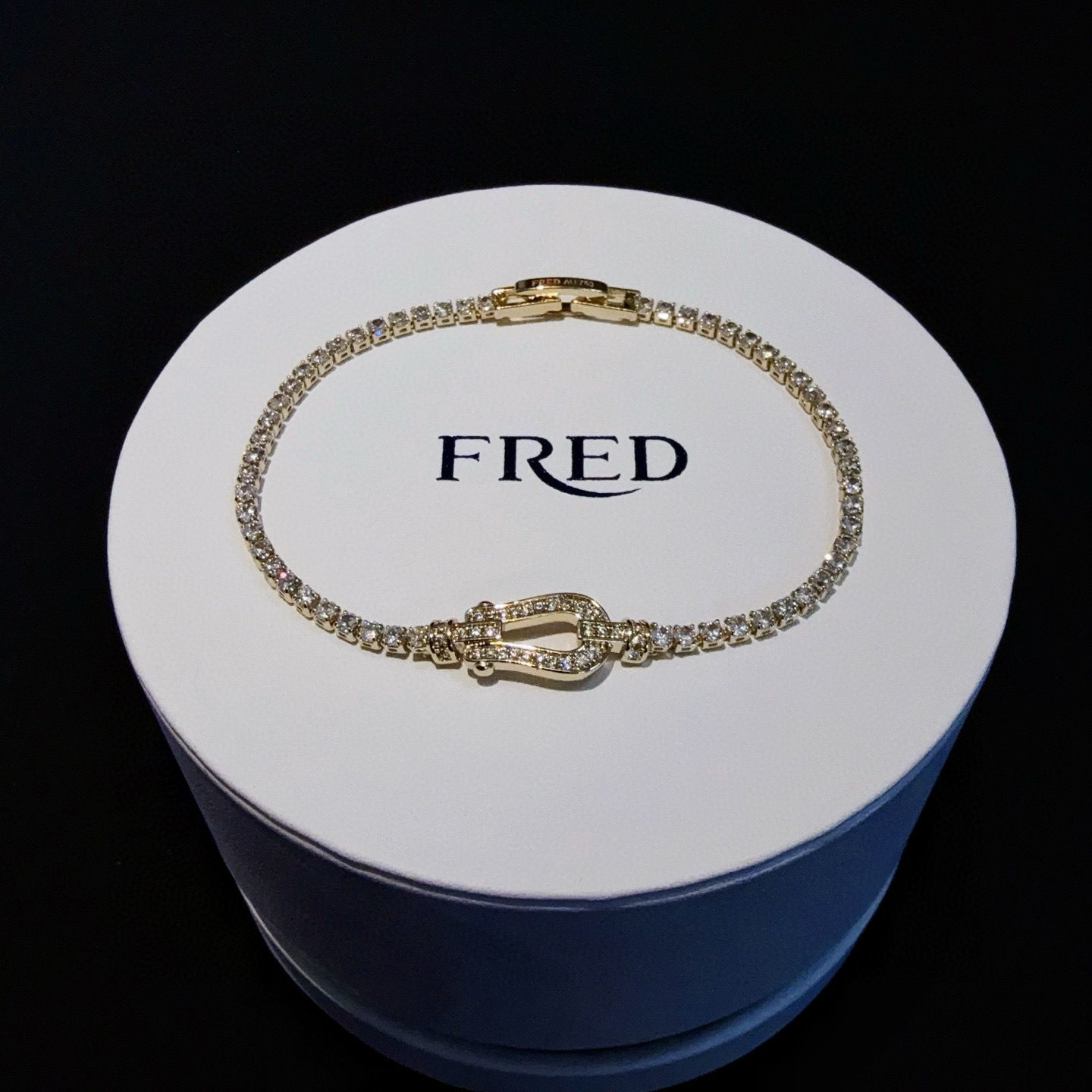 NO:385456,Popular Ferederik diamond-inlaid horseshoe buckle bracelet, classic and versatile, internet celebrity expert, a must-have item for fashion, fashionable and exquisite, 11 pairs of customized versions, thickened electroplating 18k technology, different from the ordinary version on the market, the effect of getting used is very versatile!  !  , jewelry quality, bracelet19860909火爆 费雷德满钻镶钻马蹄扣手链,经典百搭,网红达人 时尚一族备必单品,时尚精致,11对版定制,加厚电镀18k工艺,区别市面上普通版本上手效果非常百搭！！,饰品精品,bracelet,Jewelry