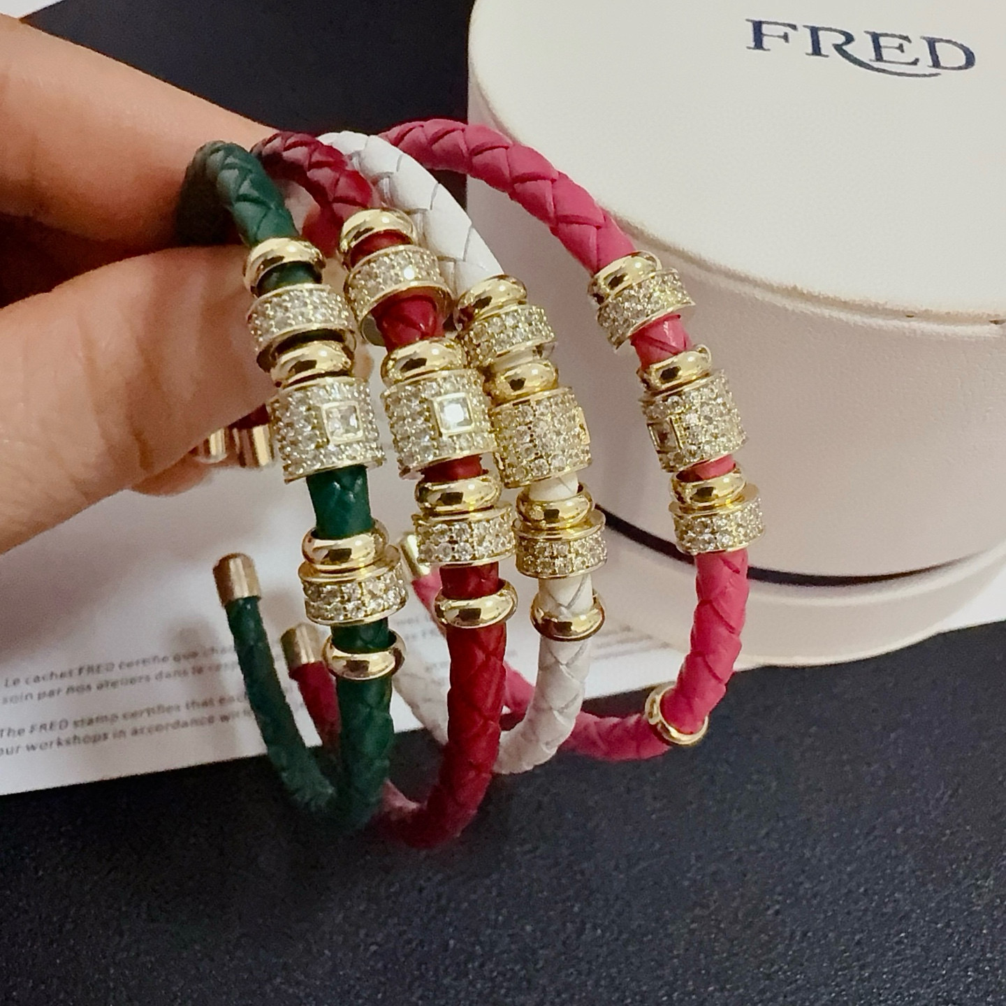  ❤火爆🎉 𝗙𝗥𝗘𝗗 费雷德手绳，满钻马蹄扣手镯手链，经典百搭，网红达人 时尚一族备必‬单品‼️时尚精致