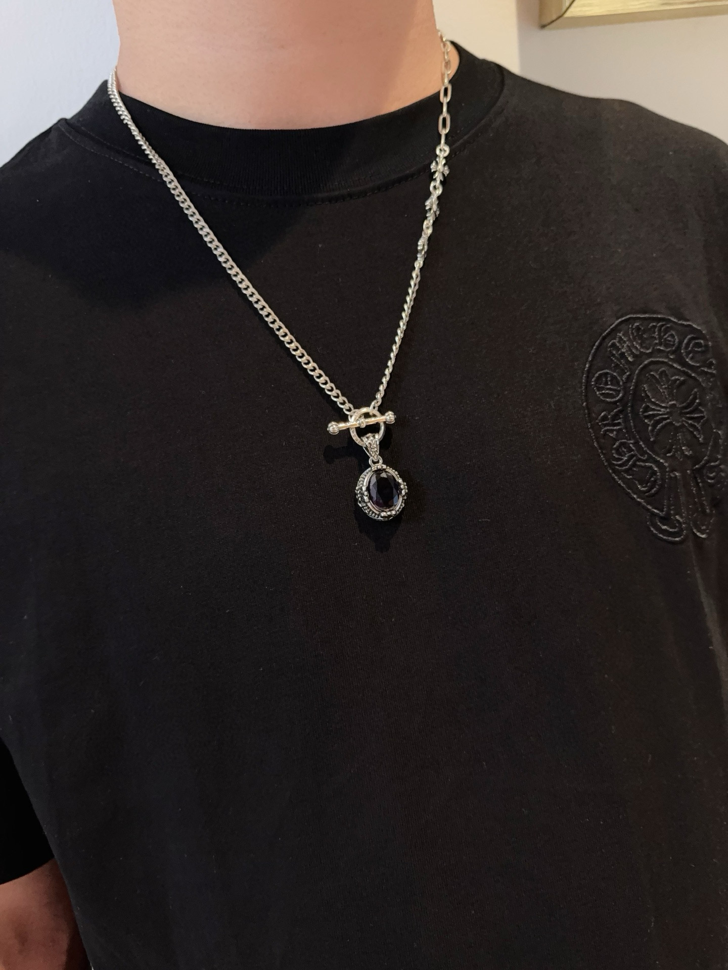  新款【专柜品质】Chrome Hearts克罗心十字架项链，紫钻吊坠 凹凸造型不同的花纹设计风格 呈现