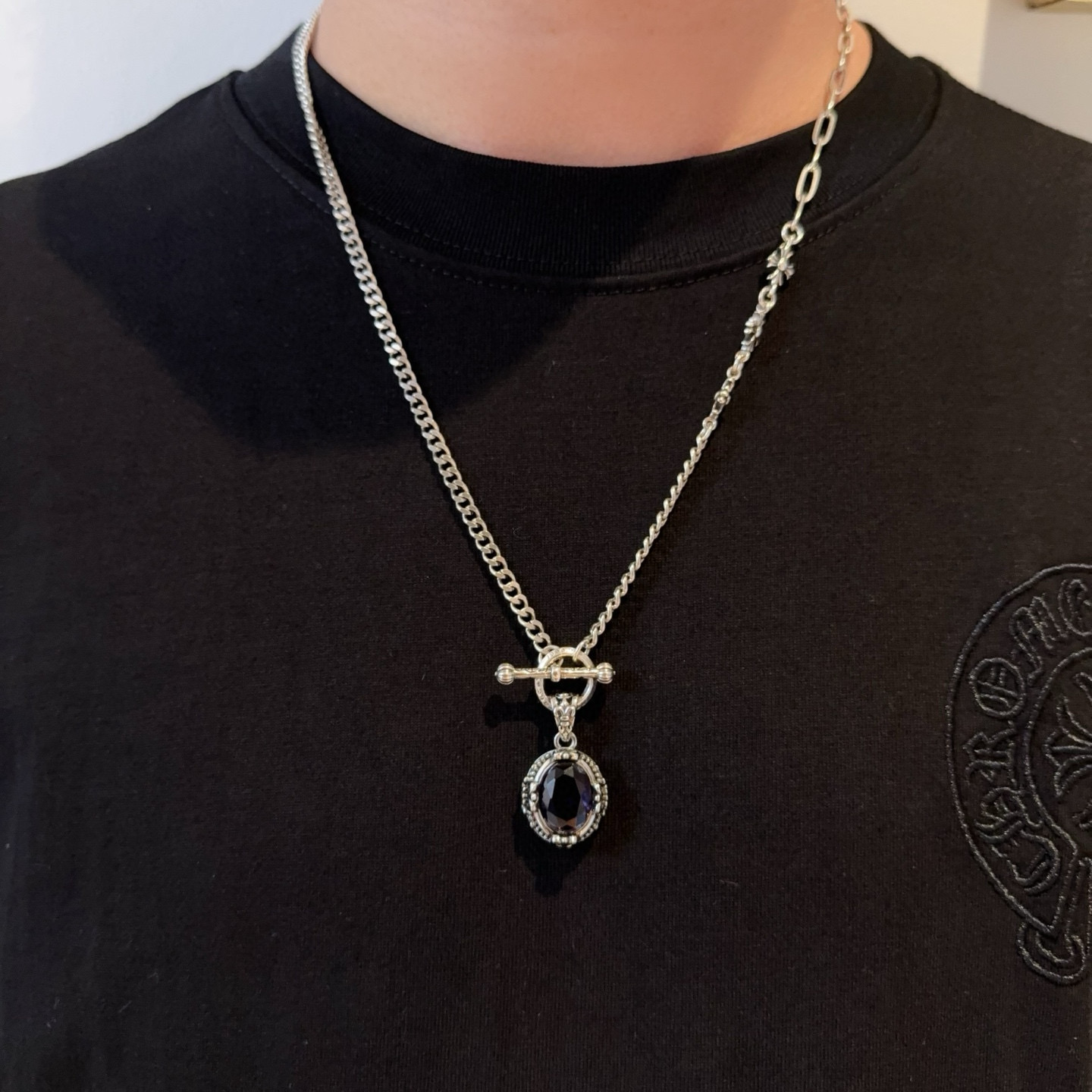  新款【专柜品质】Chrome Hearts克罗心十字架项链，紫钻吊坠 凹凸造型不同的花纹设计风格 呈现