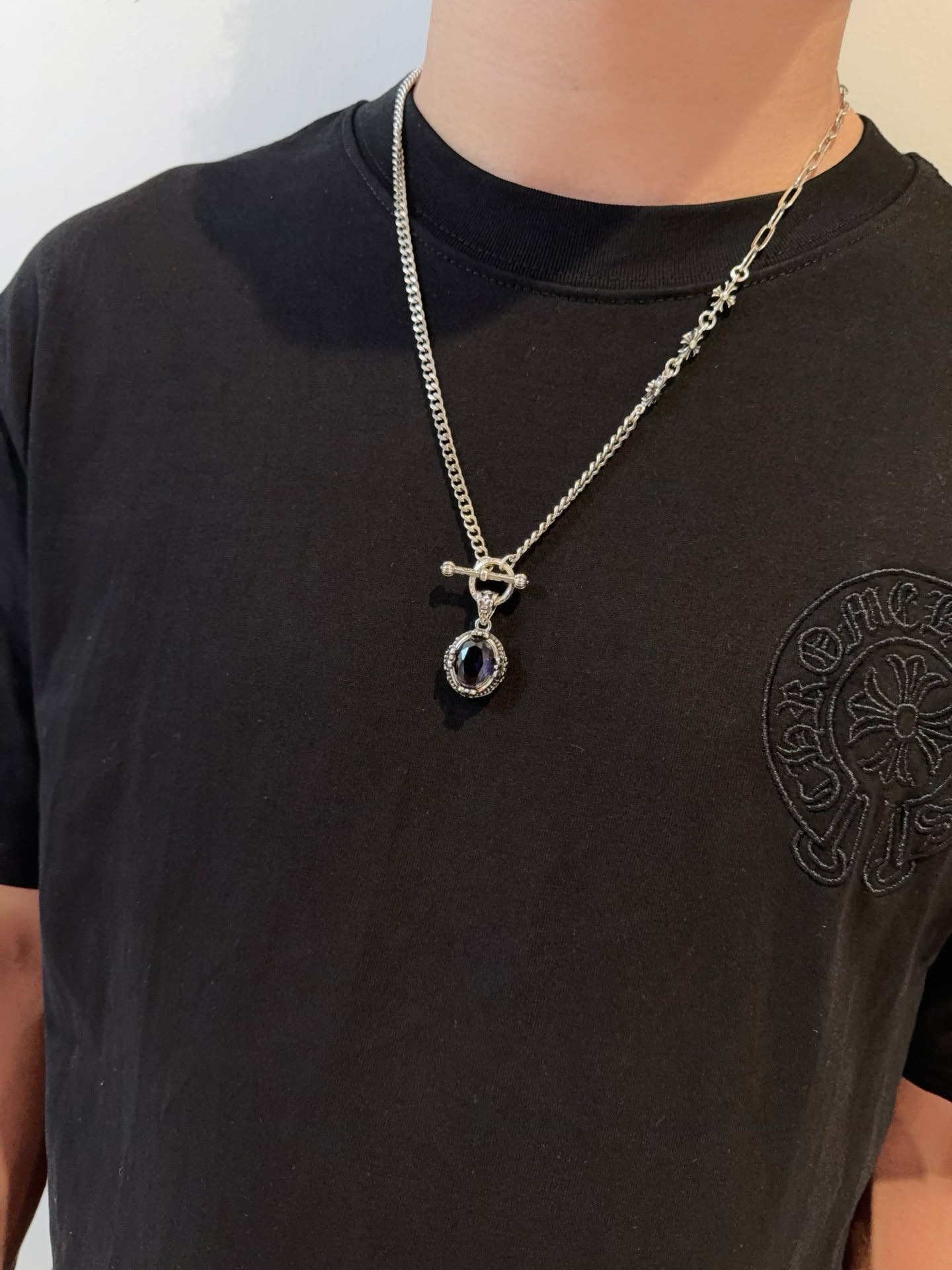  新款【专柜品质】Chrome Hearts克罗心十字架项链，紫钻吊坠 凹凸造型不同的花纹设计风格 呈现
