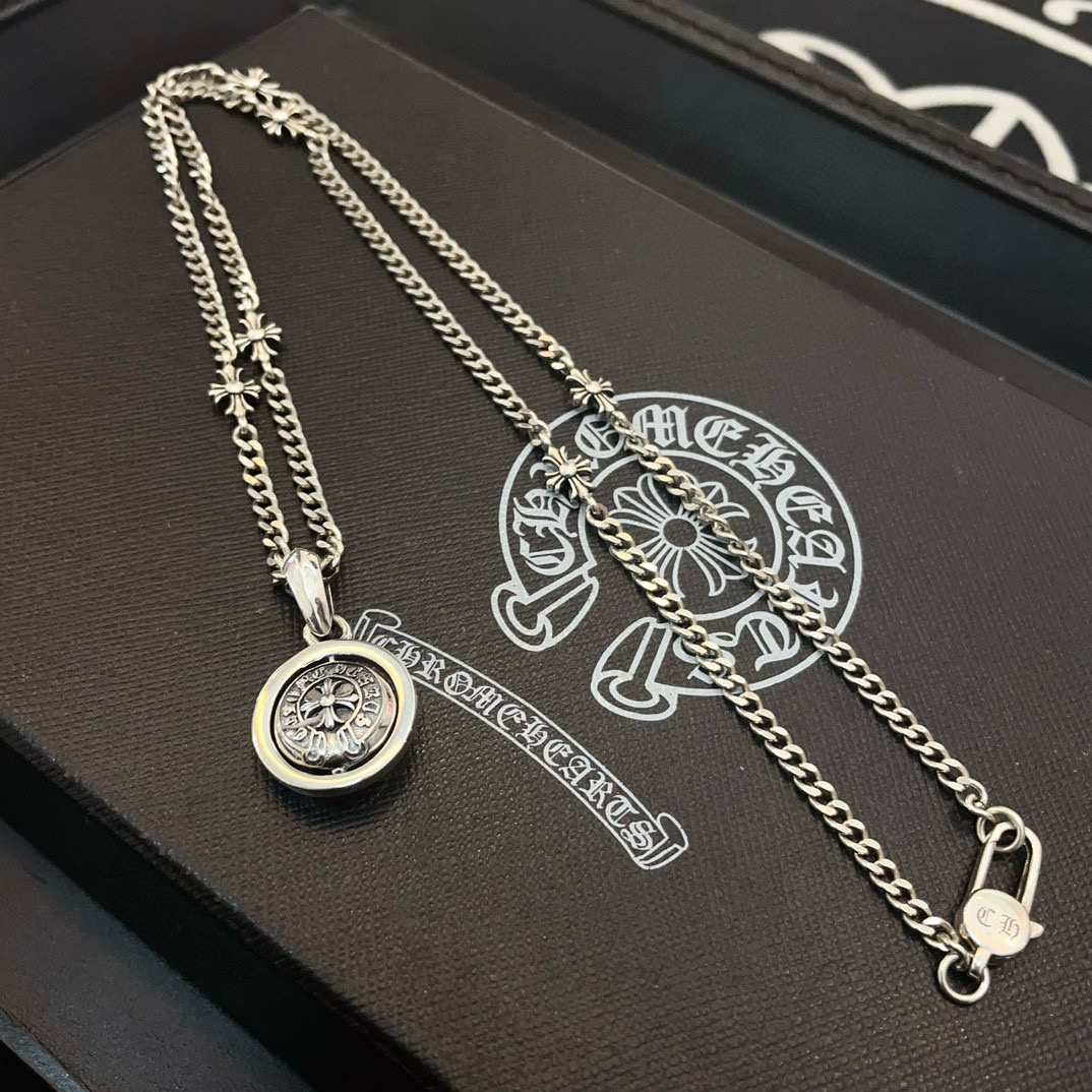  新款【专柜品质】Chrome Hearts克罗心经典复古十字架项链 马蹄印十字花吊坠 凹凸造型不同的花