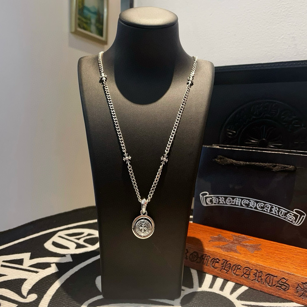  新款【专柜品质】Chrome Hearts克罗心经典复古十字架项链 马蹄印十字花吊坠 凹凸造型不同的花
