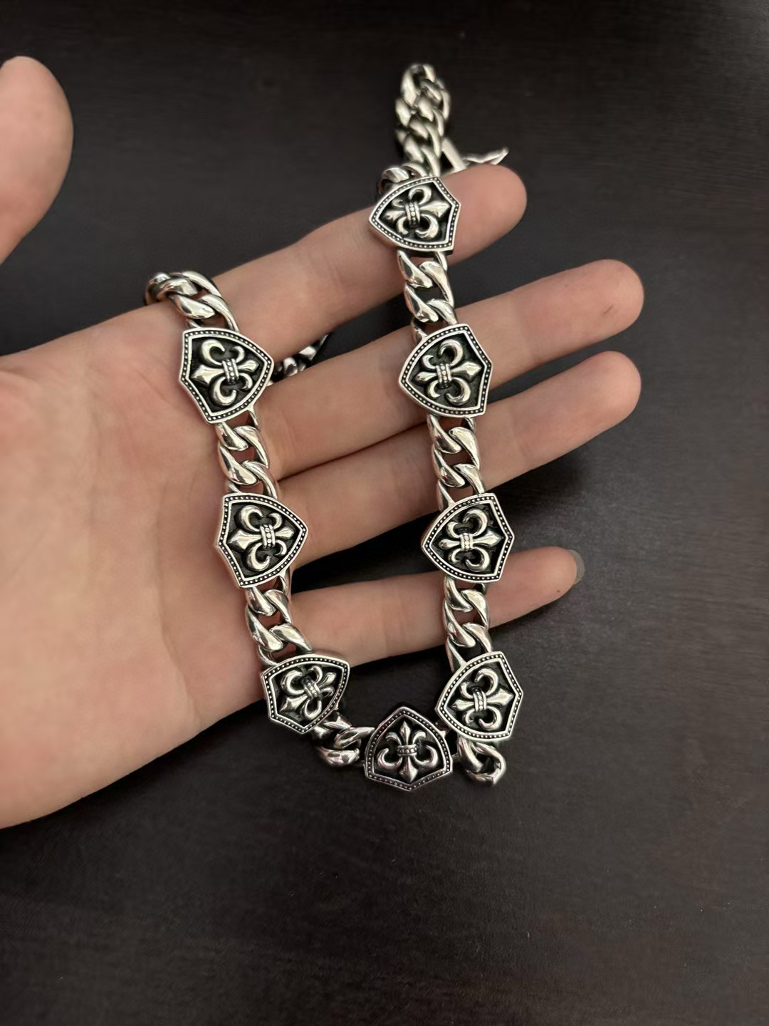  新款【专柜品质】Chrome Hearts克罗心经典童军花古巴锁骨链项链 凹凸造型不同的花纹设计风格 