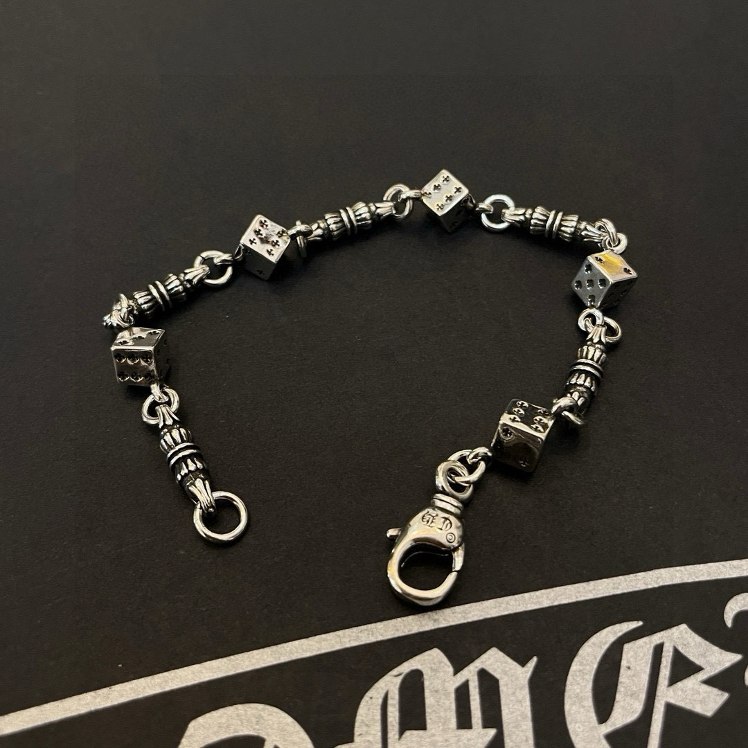   新款【专柜品质】Chrome Hearts克罗心经典复古骰子手链 凹凸造型不同的花纹设计风格 呈现出