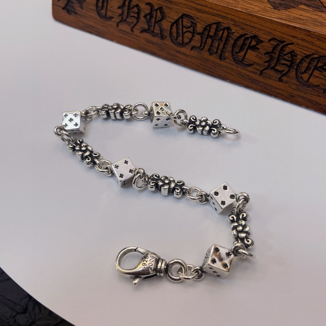 新款【专柜品质】Chrome Hearts克罗心经典复古骰子十字花手链 凹凸造型不同的花纹设计风格 呈现