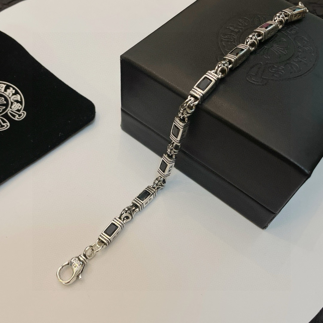  新款【专柜品质】Chrome Hearts克罗心多元素黑钻十字架手链 凹凸造型不同的花纹设计风格呈现出