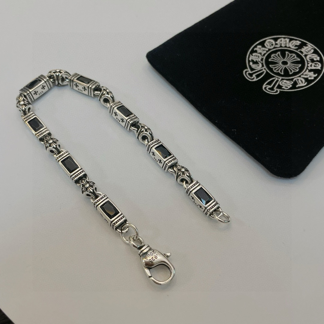  新款【专柜品质】Chrome Hearts克罗心多元素黑钻十字架手链 凹凸造型不同的花纹设计风格呈现出
