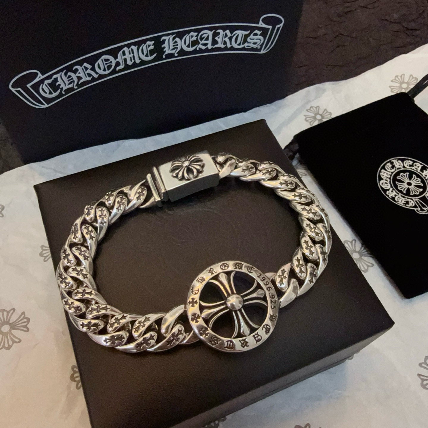  新款【专柜品质】Chrome Hearts克罗心复古十字架古巴手链，凹凸造型不同的花纹设计风格呈现出与