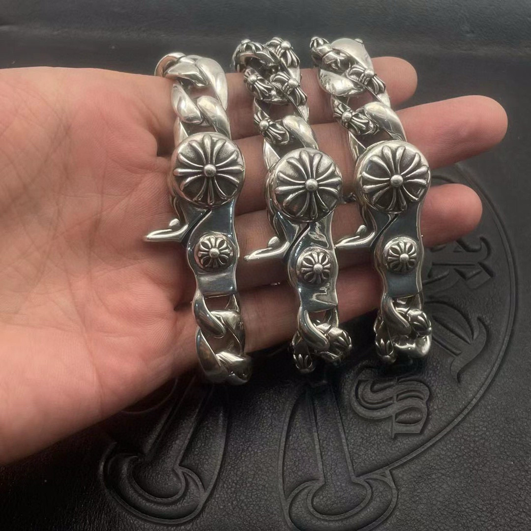 克罗心龙虾扣大手链，版型细节都对得上，做货不易，十字花内部也是有一圈字印的，尺码20-24，