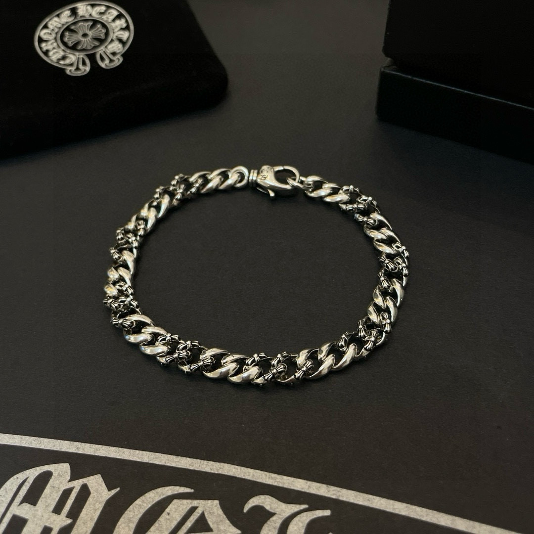   新款【专柜品质】Chrome Hearts克罗心 经典复古古巴手链 十字花凹凸造型不同的花纹设计风格