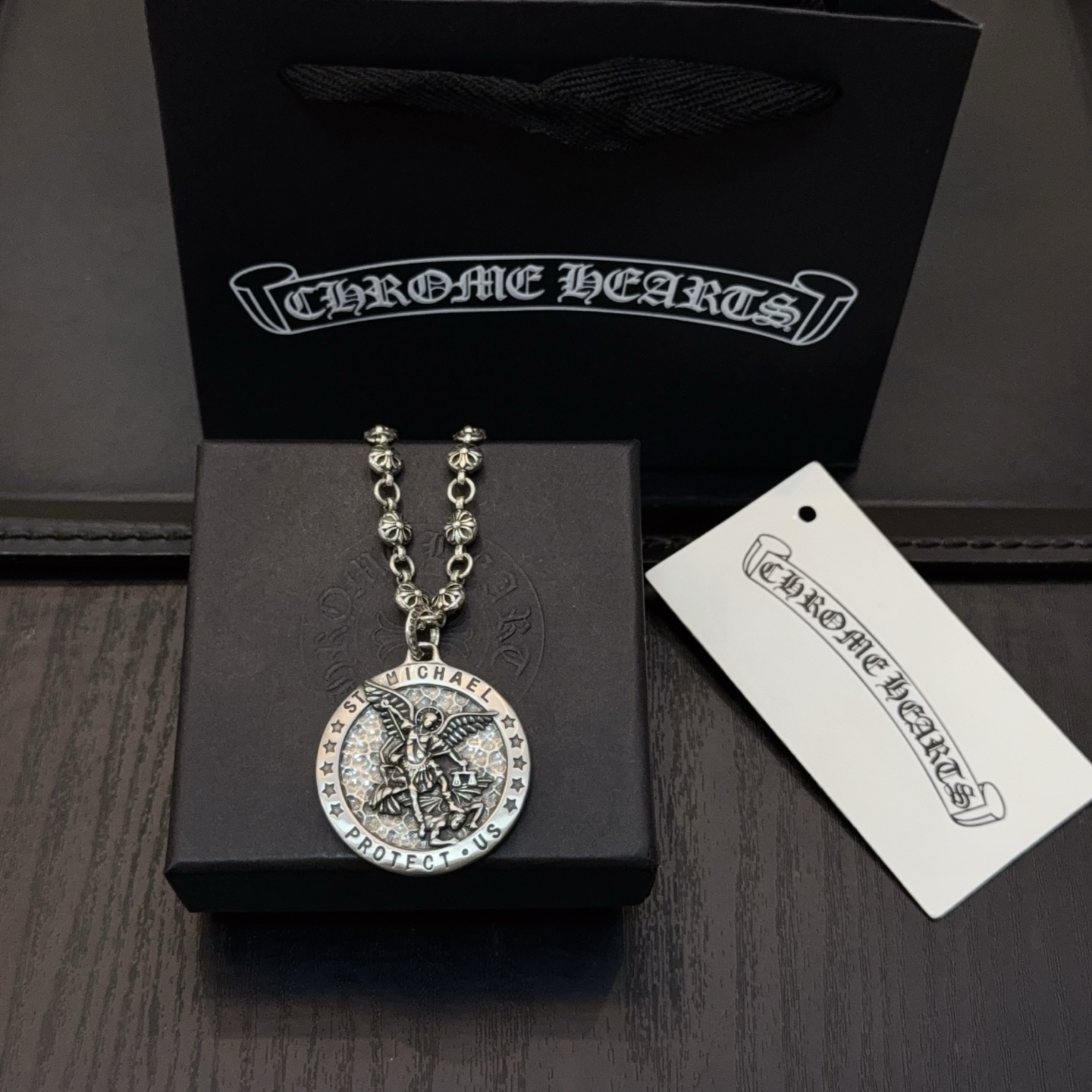  新款【专柜品质】Chrome Hearts克罗心经典复古十字花球项链 圆牌吊坠 凹凸造型不同的花纹设计