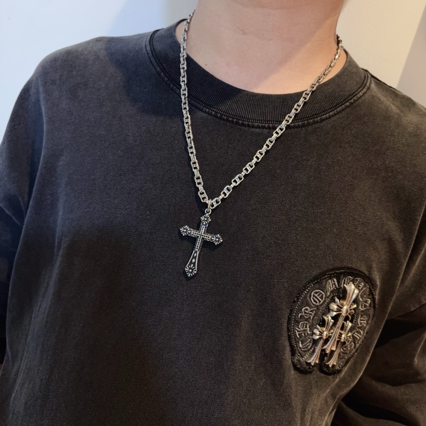  新款【专柜品质】Chrome Hearts克罗心经典复古字母项链 十字架吊坠 凹凸造型不同的花纹设计风