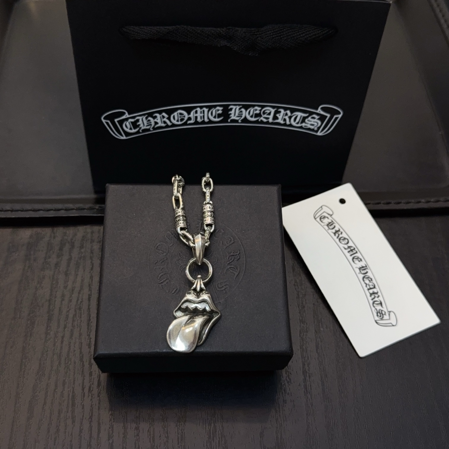  新款【专柜品质】Chrome Hearts克罗心经典复古互扣项链 大舌头吊坠 凹凸造型不同的花纹设计风