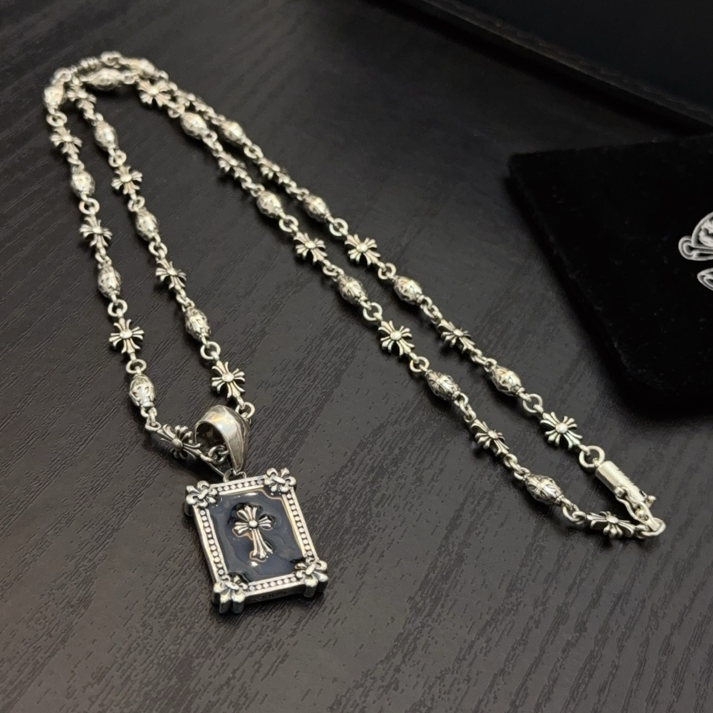 新款【专柜品质】Chrome Hearts克罗心经典复古花球项链 方牌十字架吊坠 凹凸造型不同的花纹设