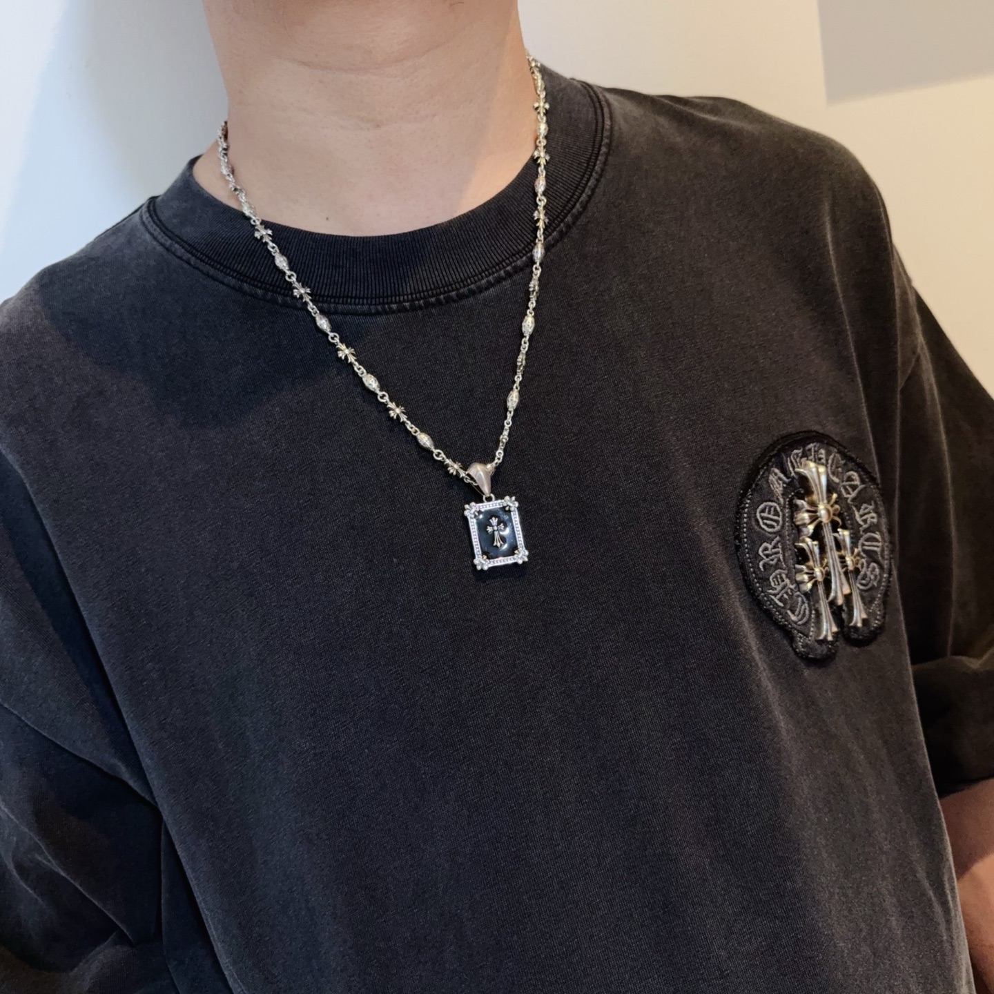  新款【专柜品质】Chrome Hearts克罗心经典复古花球项链 方牌十字架吊坠 凹凸造型不同的花纹设