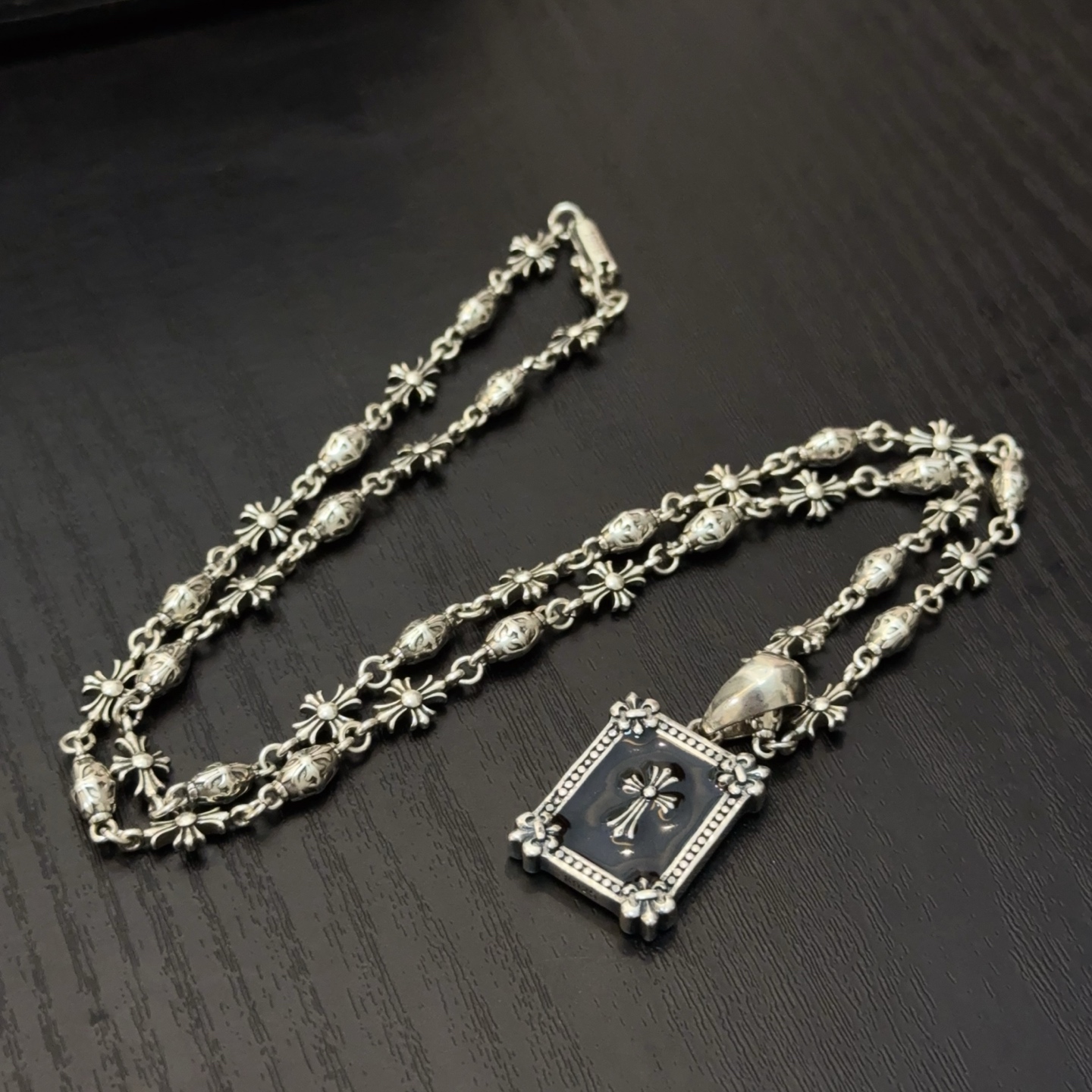  新款【专柜品质】Chrome Hearts克罗心经典复古花球项链 方牌十字架吊坠 凹凸造型不同的花纹设