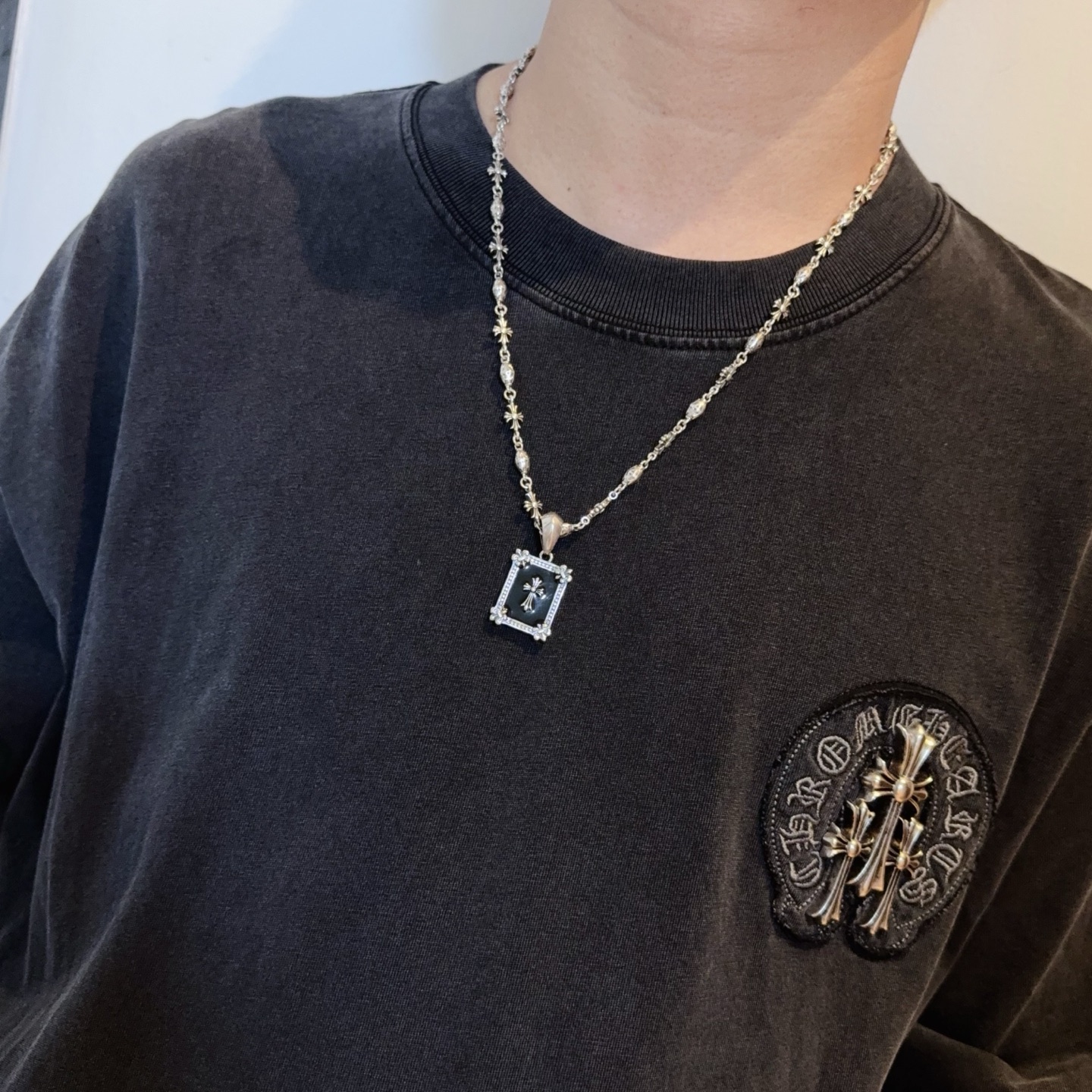  新款【专柜品质】Chrome Hearts克罗心经典复古花球项链 方牌十字架吊坠 凹凸造型不同的花纹设