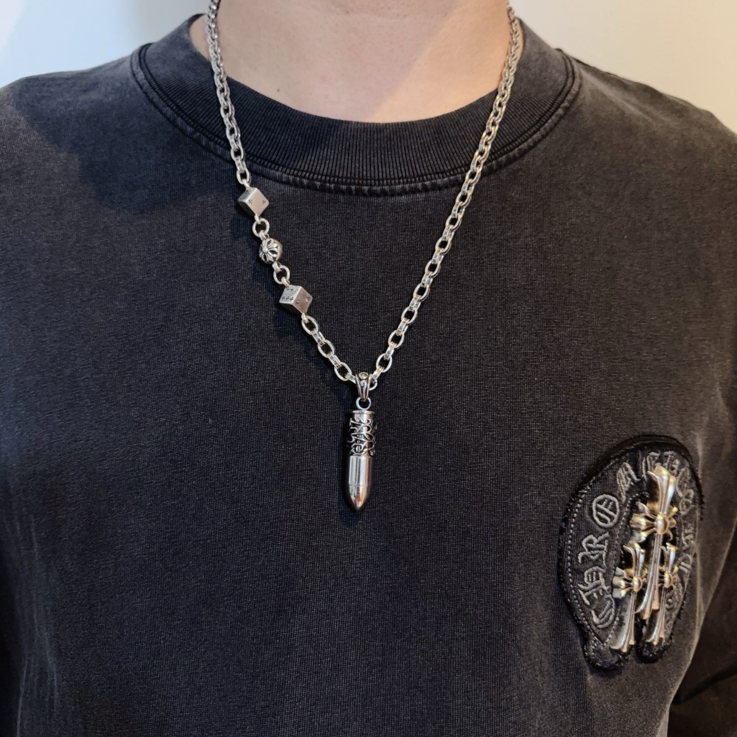 新款【专柜品质】Chrome Hearts克罗心经典复古骰子项链 子弹吊坠 凹凸造型不同的花纹设计风格