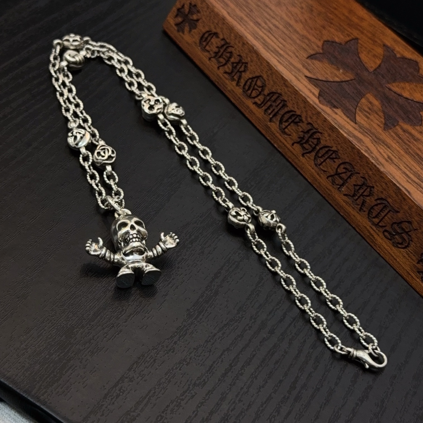  新款【专柜品质】Chrome Hearts克罗心多元素项链 骷髅头吊坠 凹凸造型不同的花纹设计风格 呈