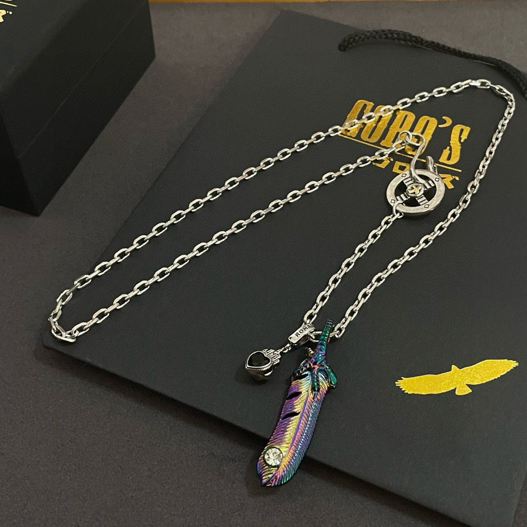 💰135  【新品上架】Goro’s高桥吾郎羽毛吊坠 经典高桥项链  顶级版本 认准独家拍摄 主攻高端市场 绝对区别普通版本！图片产品细节与ZP一致！原版制作工艺 精工品质 纯手工打造 ～正品开模💝潮流时尚必备 男女均可佩戴 情侣款同款 摇滚朋克泰银风格 复古元素 潮流百搭 官网同款