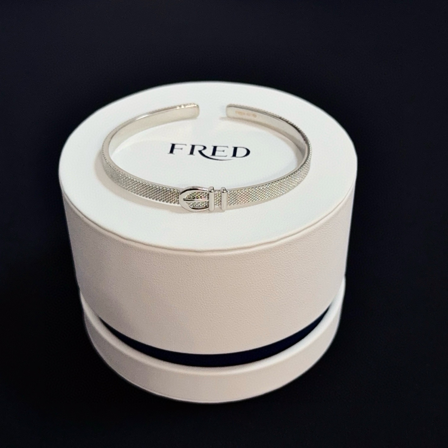 NO:381378,Popular Feredman Diamond Horseshoe Buckle Bracelet Classic and versatile, Internet celebrity expert A must-have item for fashion, fashionable and exquisite, 11 pairs of customized versions, thickened electroplating 18k technology, different from the ordinary version on the market, the effect of getting used is very versatile!  !  , jewelry quality, bracelet19860909火爆 费雷德满钻马蹄扣手镯 经典百搭,网红达人 时尚一族备必单品,时尚精致,11对版定制,加厚电镀18k工艺,区别市面上普通版本上手效果非常百搭！！,饰品精品,bracelet,Jewelry