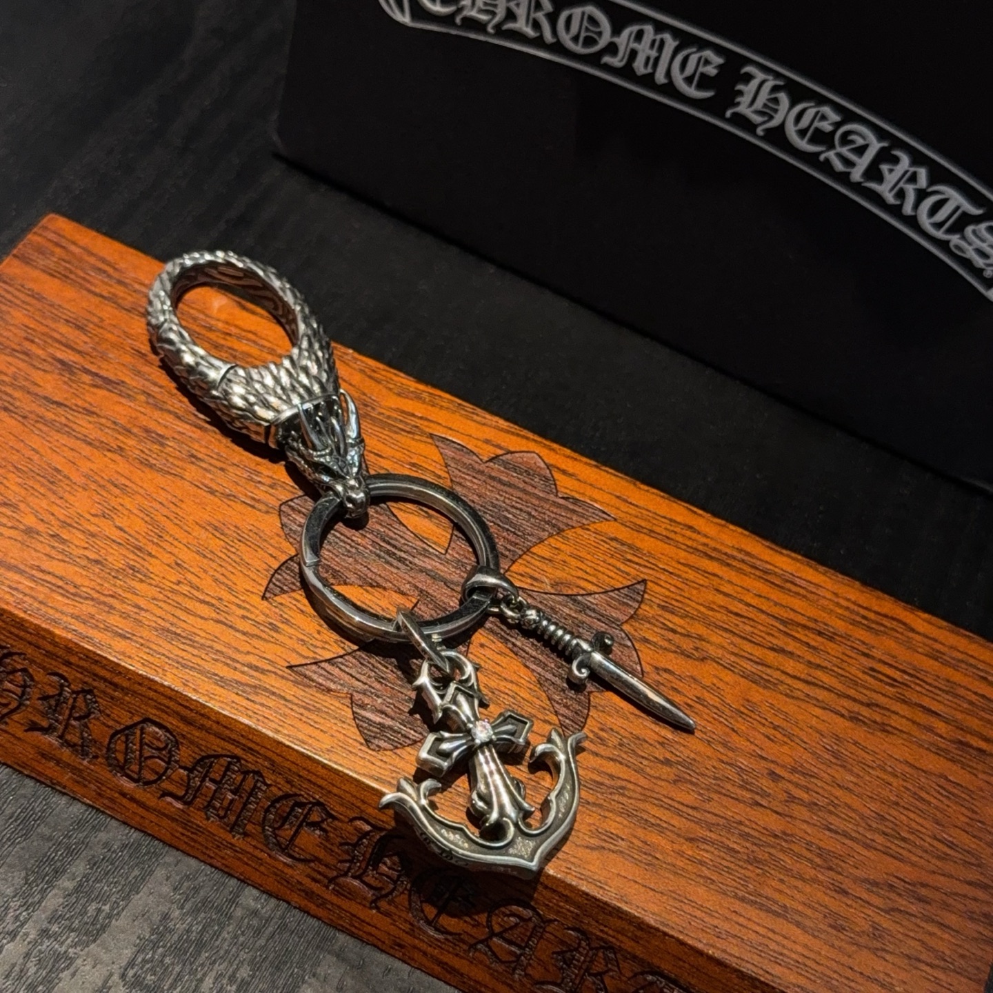   Chrome Hearts ❤️  克罗心十字架爱钥匙扣   大龙虾扣 雕刻工艺 精工品质 纯手工打