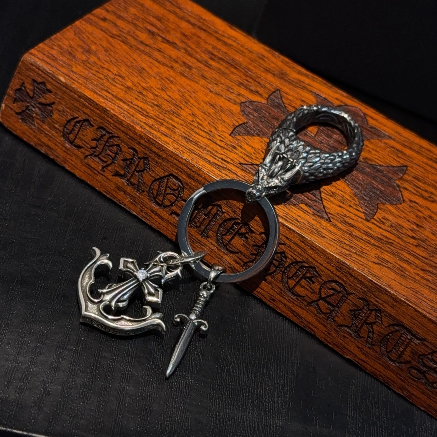   Chrome Hearts ❤️  克罗心十字架爱钥匙扣   大龙虾扣 雕刻工艺 精工品质 纯手工打