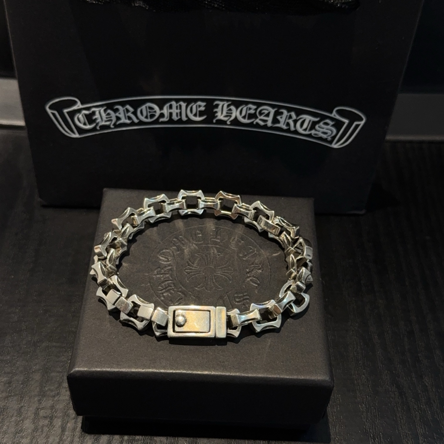  新款【专柜品质】Chrome Hearts克罗心手链 ，凹凸造型不同的花纹设计风格呈现出与众不同 十字