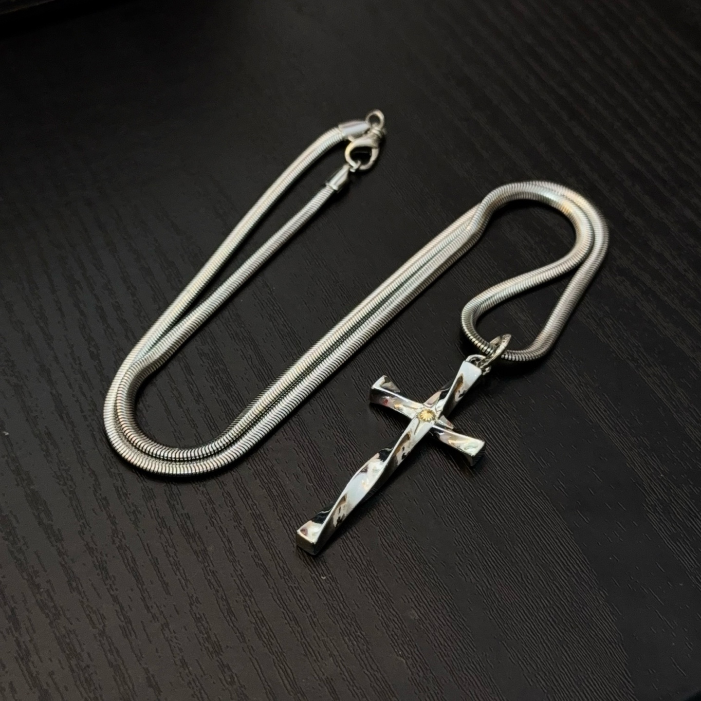  新款【专柜品质】Chrome Hearts克罗心经典复古蛇骨链项链 十字架吊坠 凹凸造型不同的花纹设计