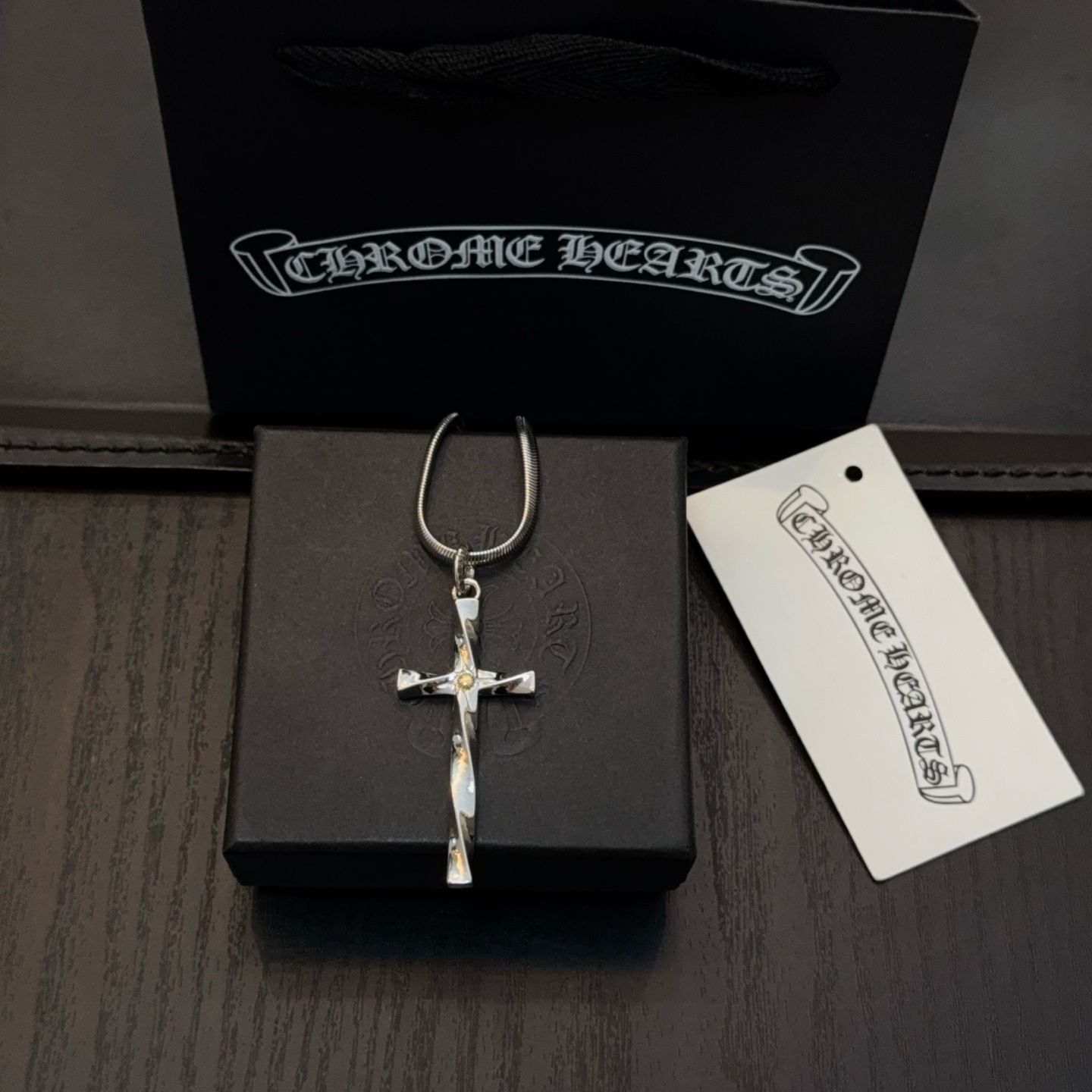  新款【专柜品质】Chrome Hearts克罗心经典复古蛇骨链项链 十字架吊坠 凹凸造型不同的花纹设计
