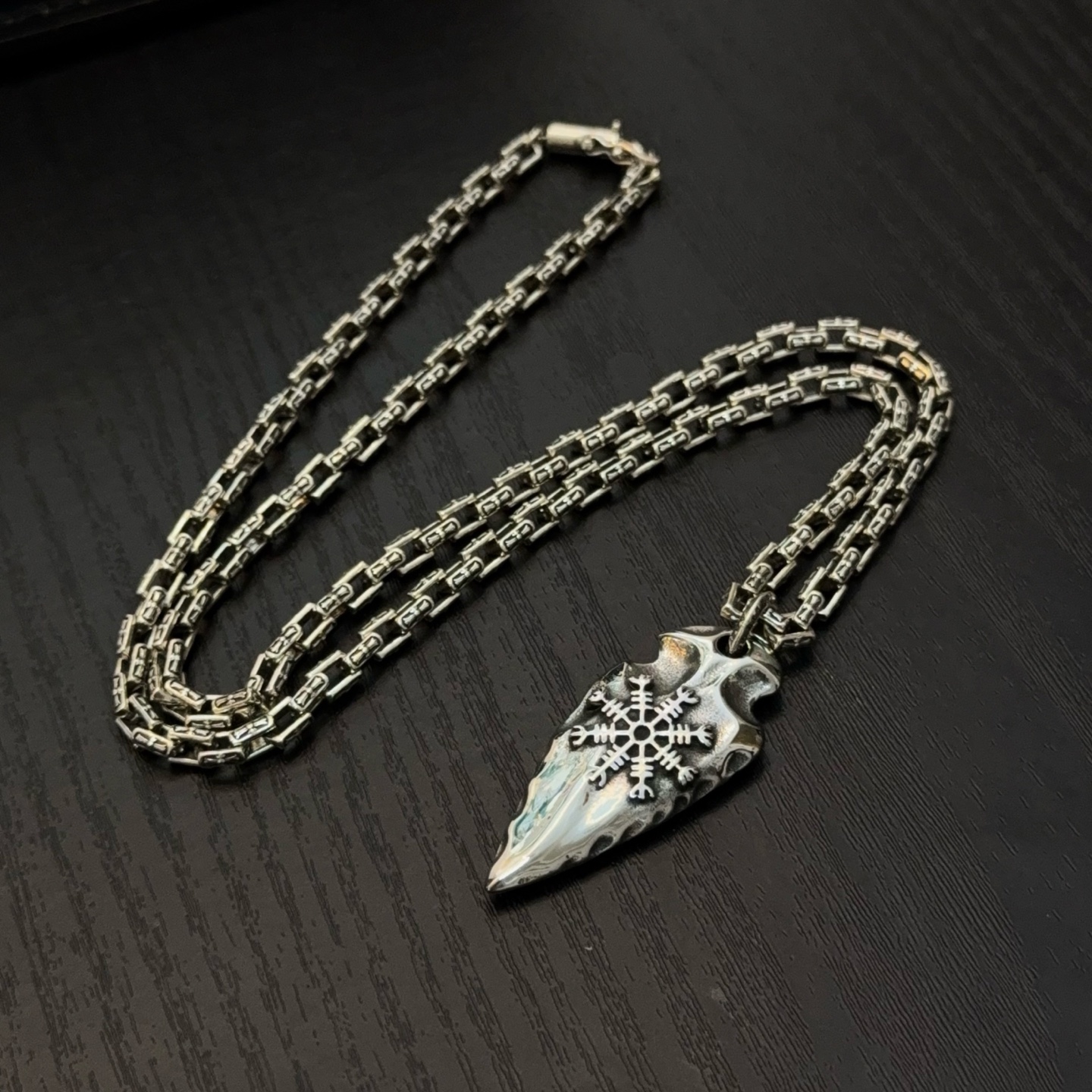 新款【专柜品质】Chrome Hearts克罗心经典复古十字架项链 茅箭吊坠 凹凸造型不同的花纹设计风