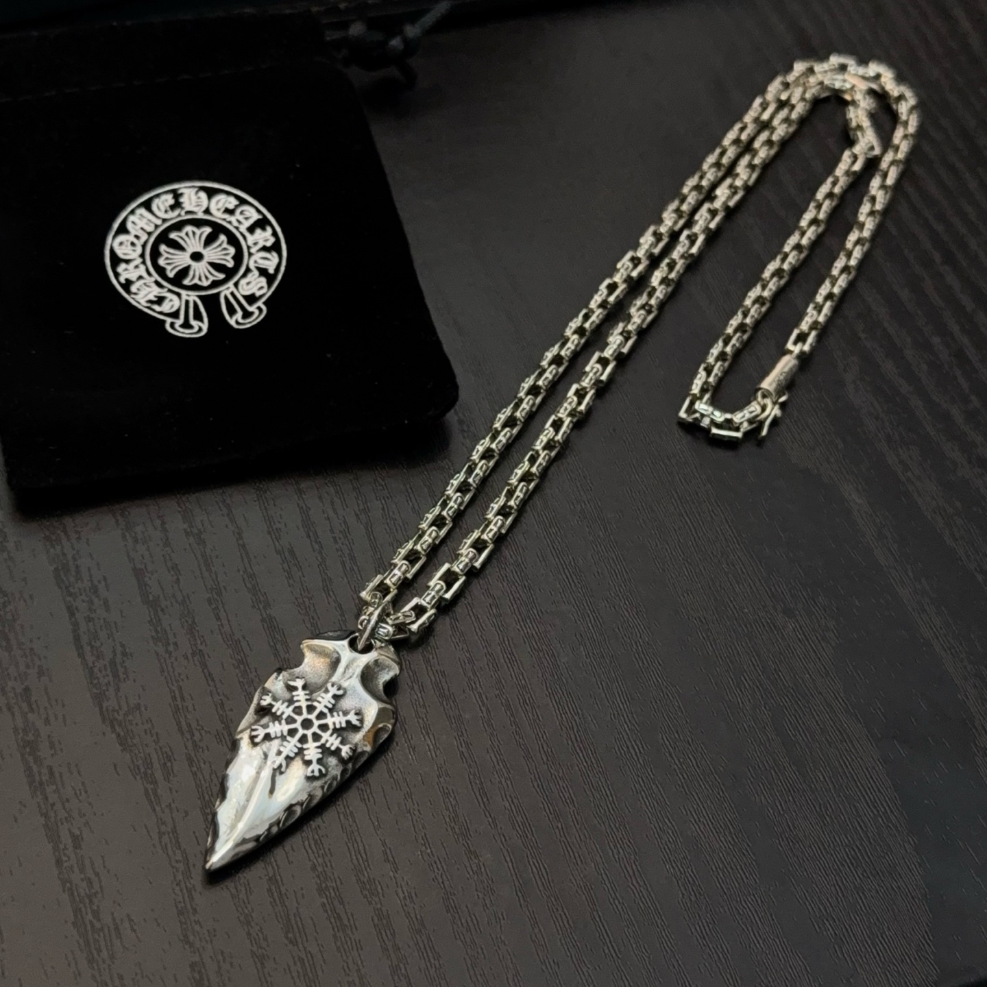  新款【专柜品质】Chrome Hearts克罗心经典复古十字架项链 茅箭吊坠 凹凸造型不同的花纹设计风
