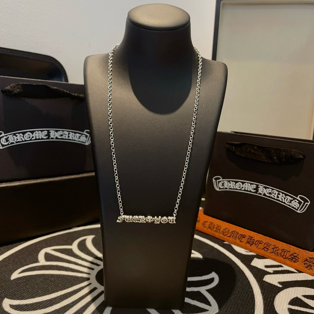  新款【专柜品质】Chrome Hearts克罗心经典复古项链 字母吊坠 凹凸造型不同的花纹设计风格 呈