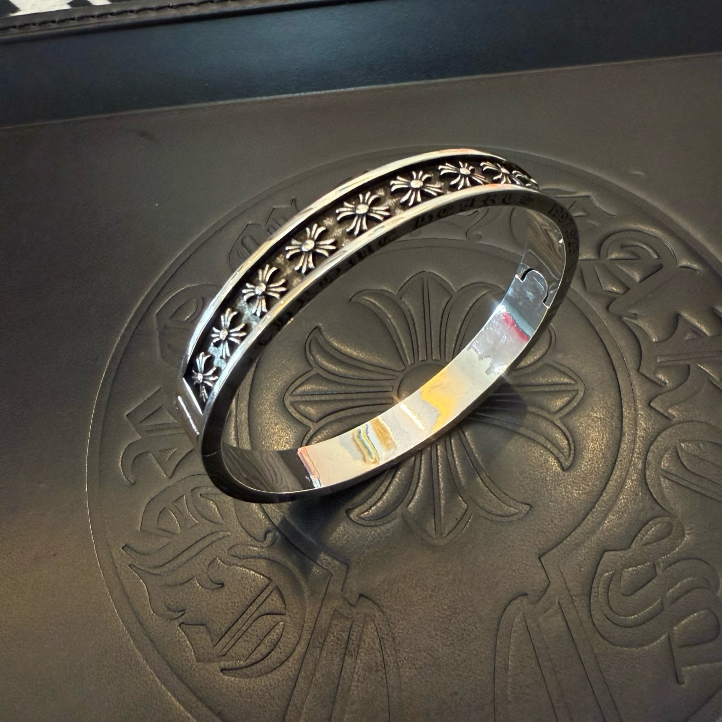The new Chrome Heartscroll is a retrograde crucifix, and the cavity style is different - 图片 3