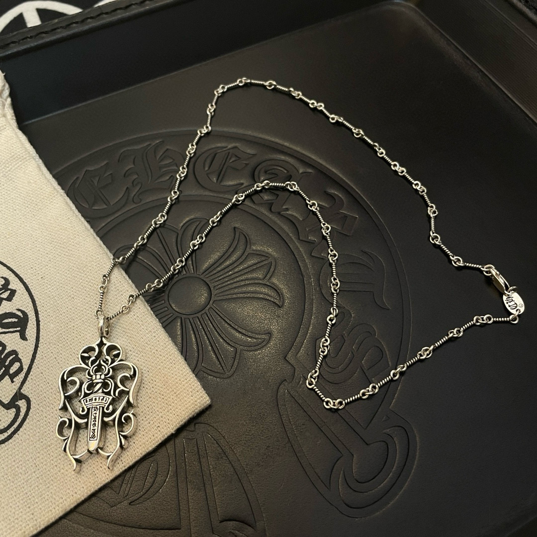  新款【专柜品质】Chrome Hearts克罗心 经典复古麻花项链，藤花宝剑吊坠 凹凸造型不同的花纹设