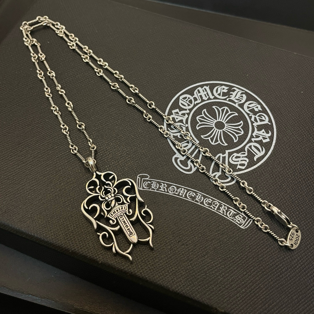  新款【专柜品质】Chrome Hearts克罗心 经典复古麻花项链，藤花宝剑吊坠 凹凸造型不同的花纹设