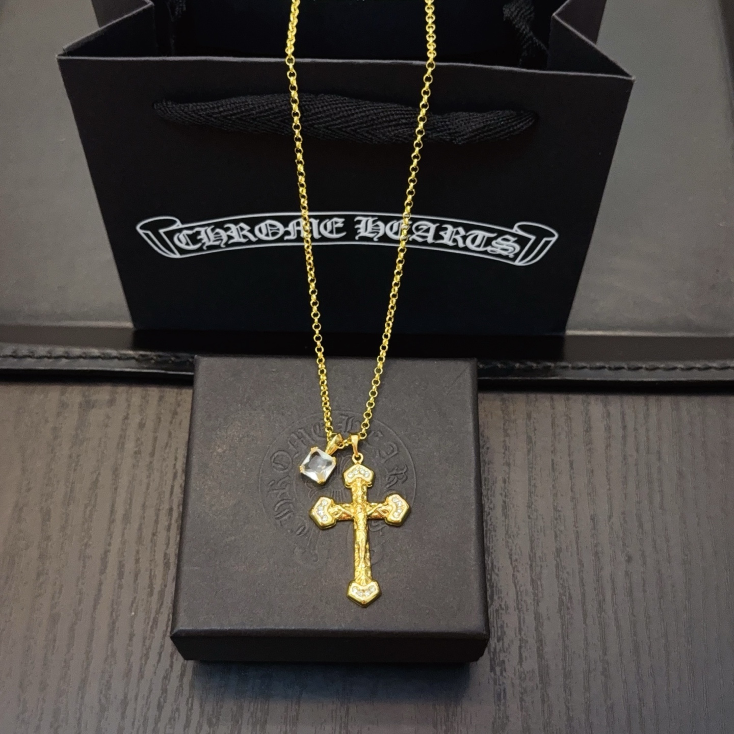   新款【专柜品质】Chrome Hearts克罗心十字架项链，凹凸造型不同的花纹设计风格呈现出与众不同